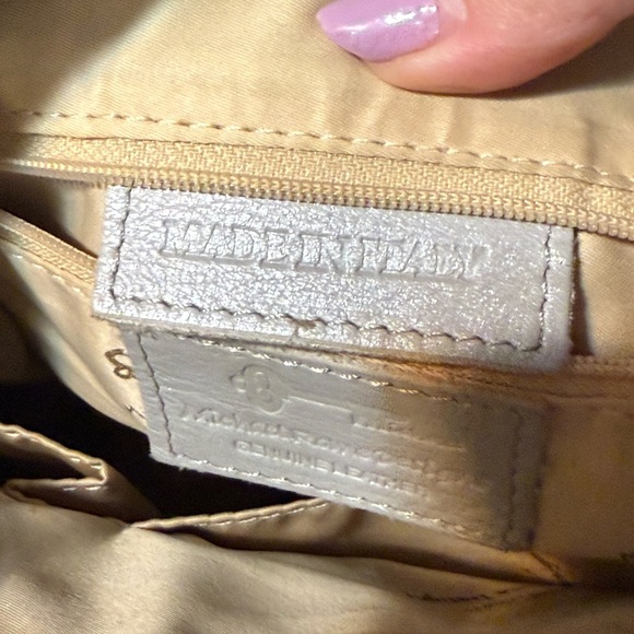 Elegant Cream Genuine Leather Shoulder Bag - Picture 8 of 13